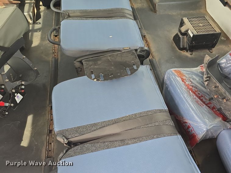 image for item DQ4414 2013 Ford E450 Super Duty  shuttle bus