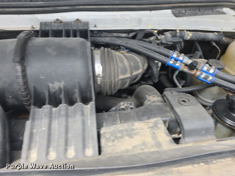 image for item DQ4414 2013 Ford E450 Super Duty  shuttle bus