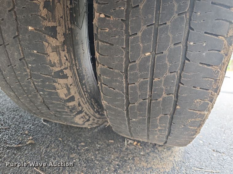 image for item DQ4414 2013 Ford E450 Super Duty  shuttle bus