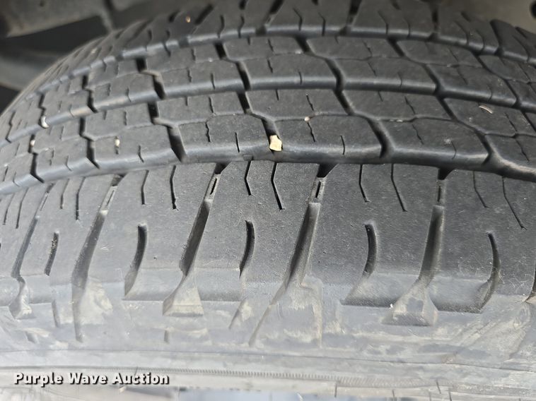 image for item DQ4414 2013 Ford E450 Super Duty  shuttle bus