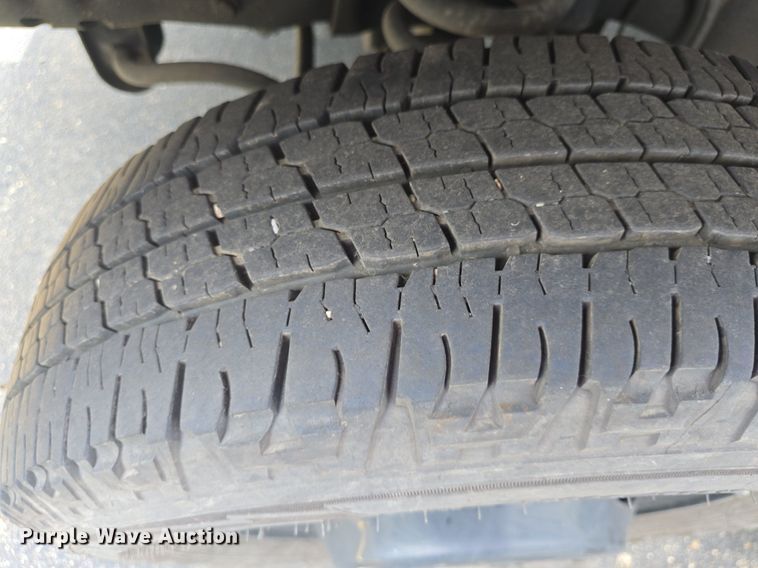 image for item DQ4414 2013 Ford E450 Super Duty  shuttle bus