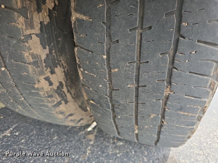 image for item DQ4414 2013 Ford E450 Super Duty  shuttle bus