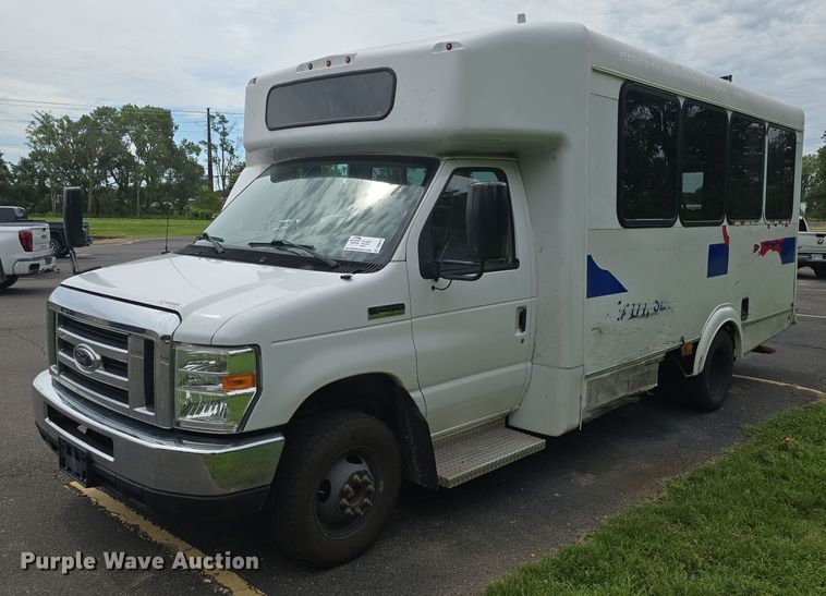 image for item DQ4415 2017 Goshen Ford Impulse Ford220 shuttle bus