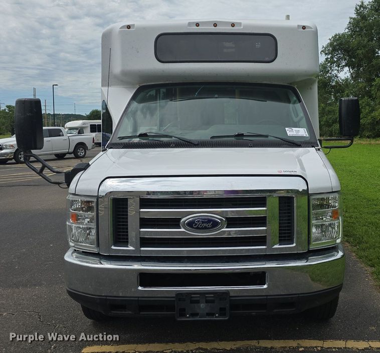 image for item DQ4415 2017 Goshen Ford Impulse Ford220 shuttle bus