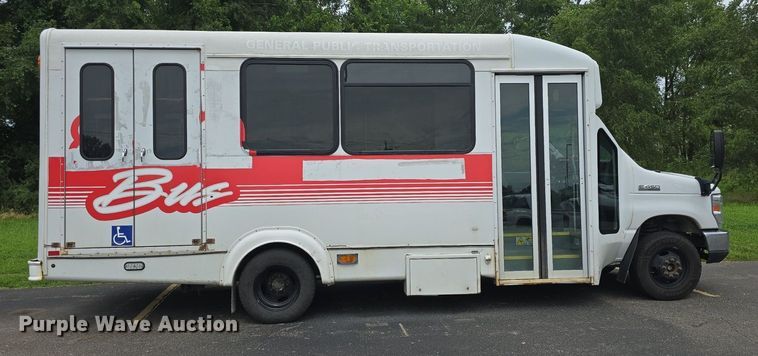 image for item DQ4415 2017 Goshen Ford Impulse Ford220 shuttle bus
