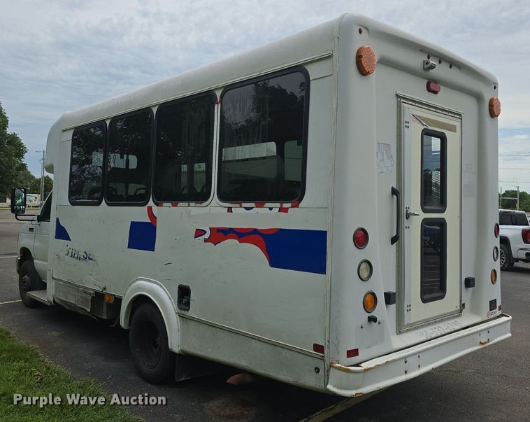 image for item DQ4415 2017 Goshen Ford Impulse Ford220 shuttle bus