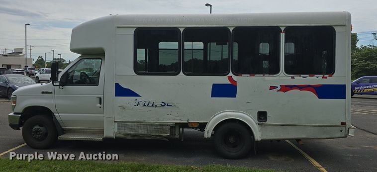 image for item DQ4415 2017 Goshen Ford Impulse Ford220 shuttle bus