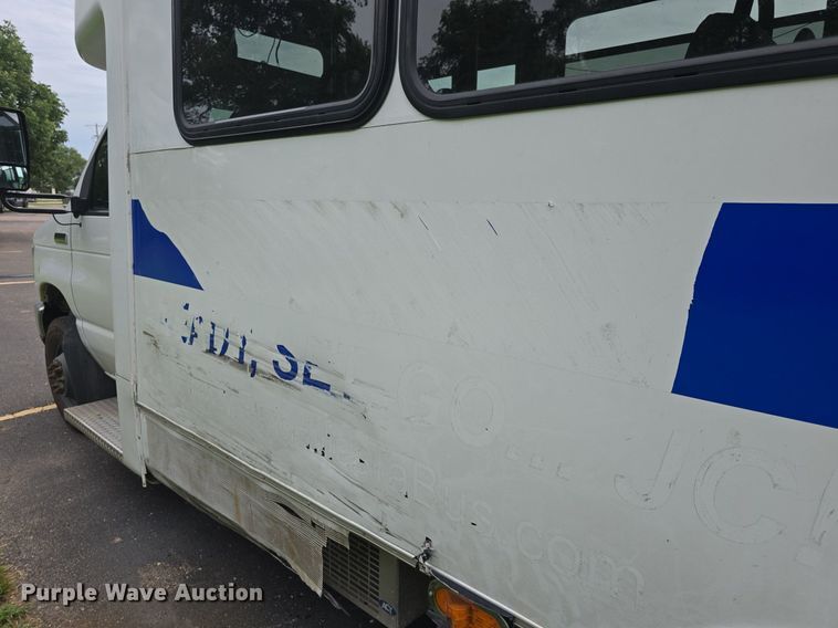 image for item DQ4415 2017 Goshen Ford Impulse Ford220 shuttle bus