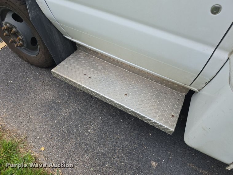 image for item DQ4415 2017 Goshen Ford Impulse Ford220 shuttle bus