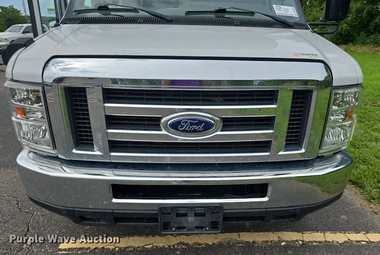 image for item DQ4415 2017 Goshen Ford Impulse Ford220 shuttle bus