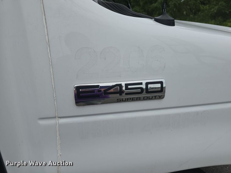 image for item DQ4415 2017 Goshen Ford Impulse Ford220 shuttle bus