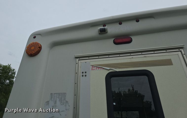 image for item DQ4415 2017 Goshen Ford Impulse Ford220 shuttle bus