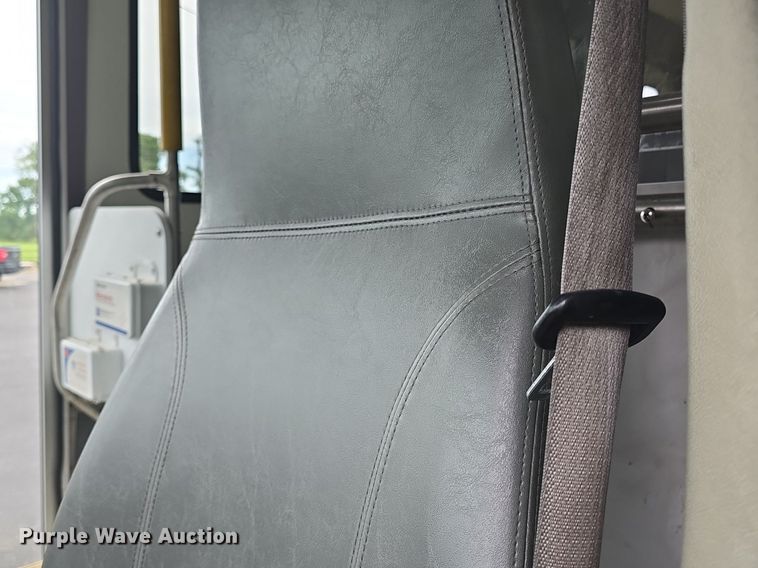 image for item DQ4415 2017 Goshen Ford Impulse Ford220 shuttle bus