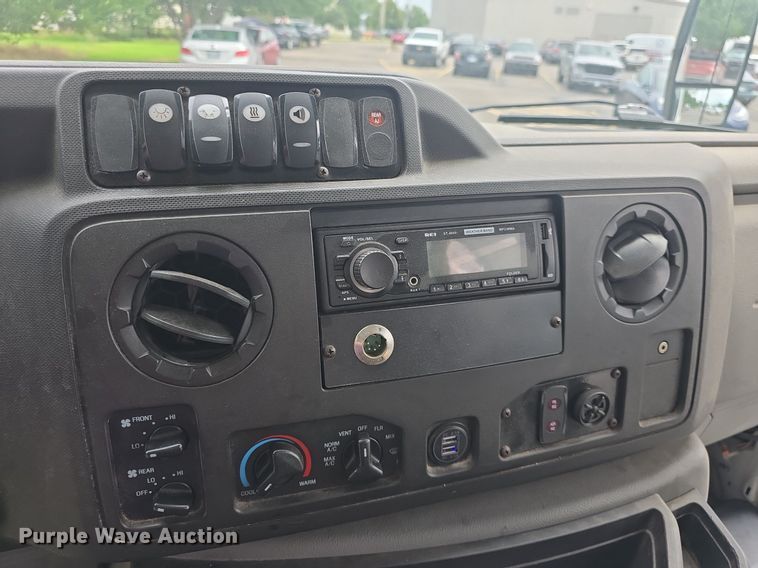 image for item DQ4415 2017 Goshen Ford Impulse Ford220 shuttle bus