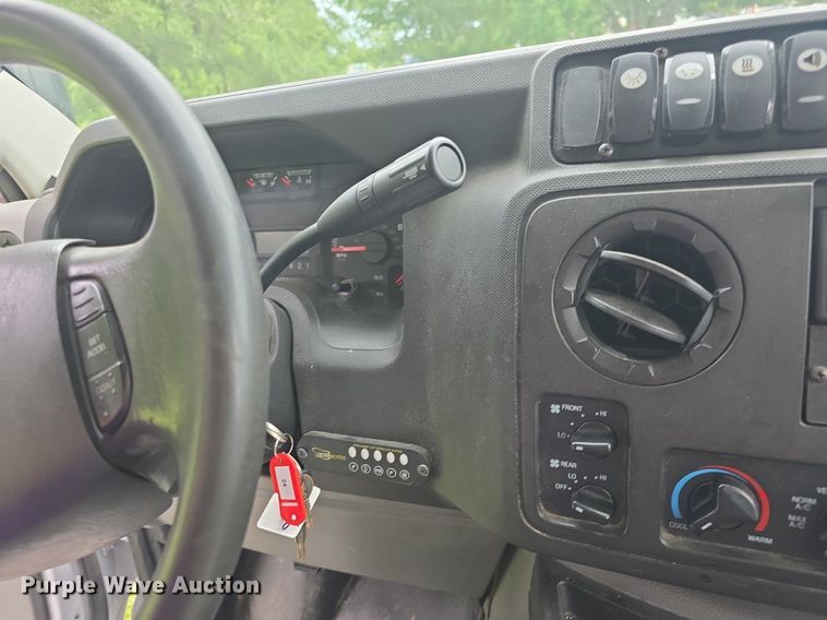 image for item DQ4415 2017 Goshen Ford Impulse Ford220 shuttle bus