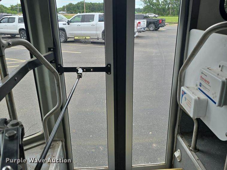 image for item DQ4415 2017 Goshen Ford Impulse Ford220 shuttle bus