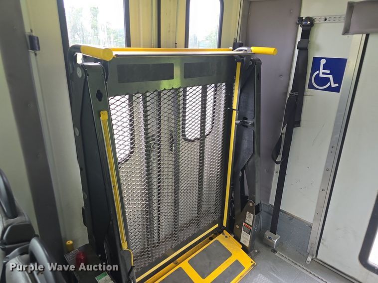 image for item DQ4415 2017 Goshen Ford Impulse Ford220 shuttle bus