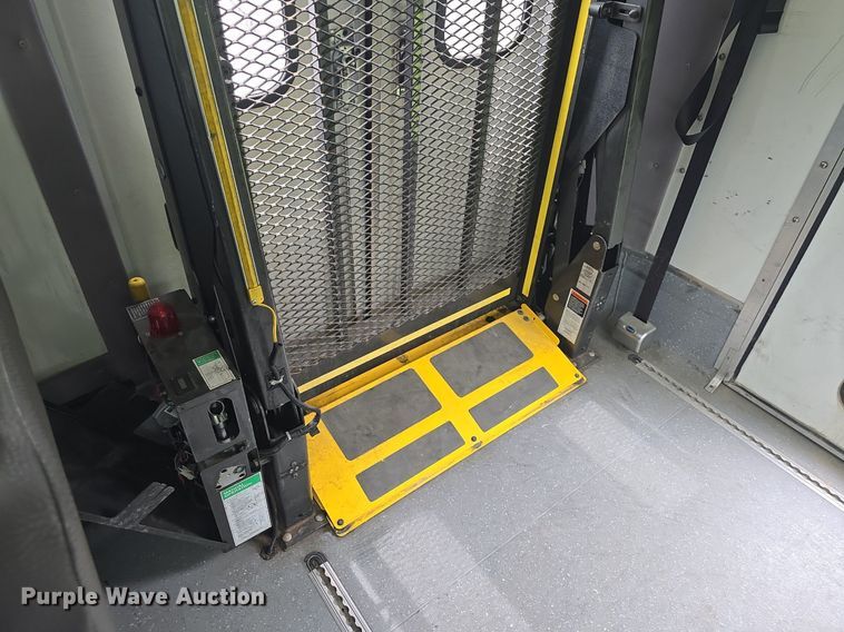 image for item DQ4415 2017 Goshen Ford Impulse Ford220 shuttle bus