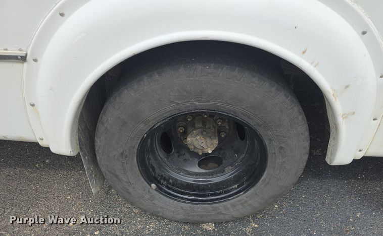 image for item DQ4415 2017 Goshen Ford Impulse Ford220 shuttle bus