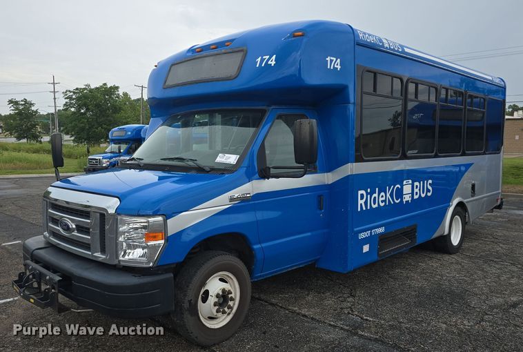 image for item DQ4420 2018 Senator II ST69923C shuttle bus