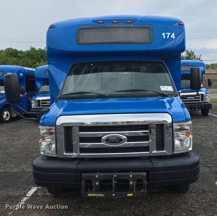 image for item DQ4420 2018 Senator II ST69923C shuttle bus