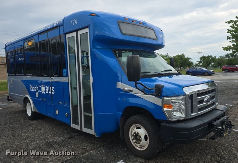 image for item DQ4420 2018 Senator II ST69923C shuttle bus