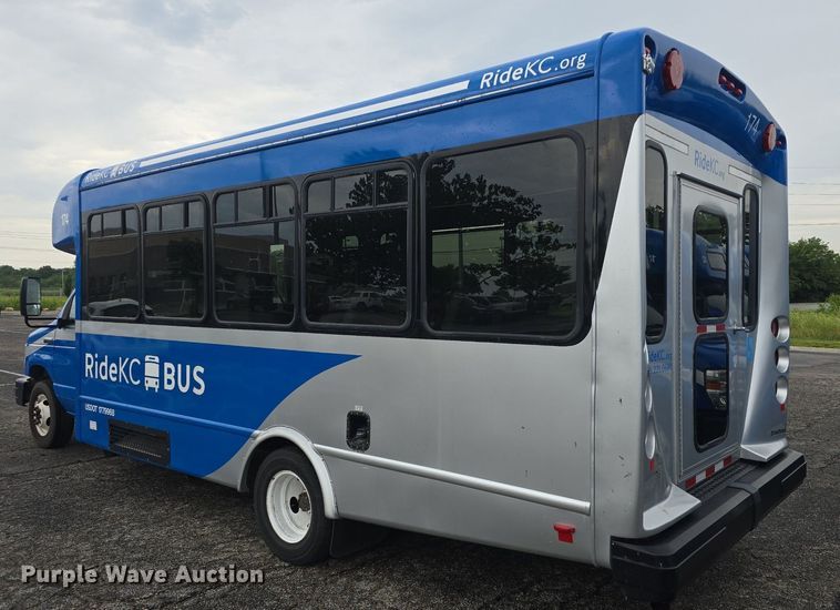 image for item DQ4420 2018 Senator II ST69923C shuttle bus