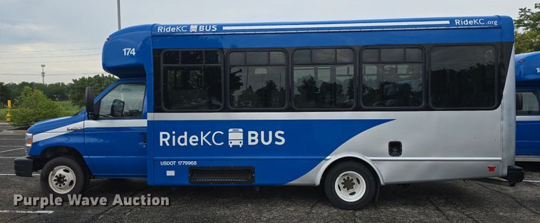 image for item DQ4420 2018 Senator II ST69923C shuttle bus