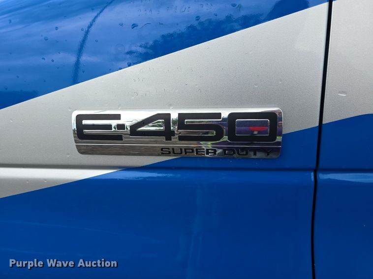 image for item DQ4420 2018 Senator II ST69923C shuttle bus