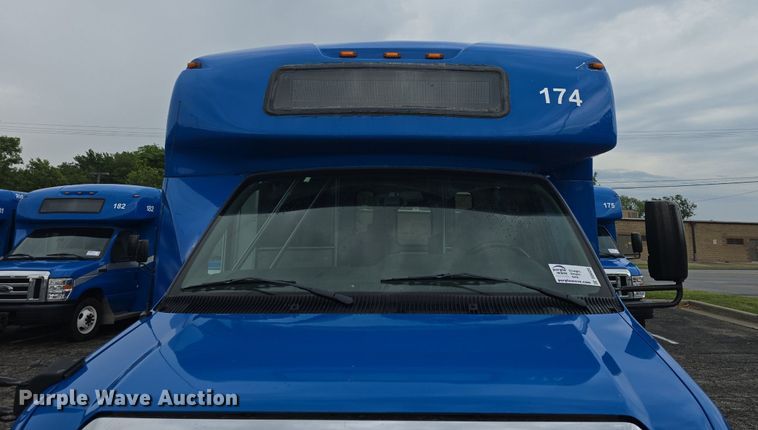 image for item DQ4420 2018 Senator II ST69923C shuttle bus