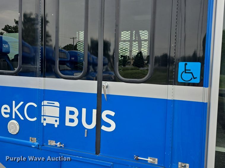 image for item DQ4420 2018 Senator II ST69923C shuttle bus