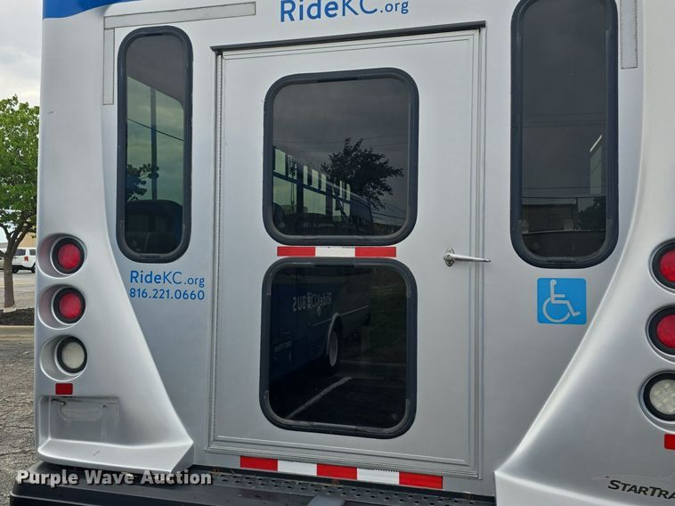 image for item DQ4420 2018 Senator II ST69923C shuttle bus