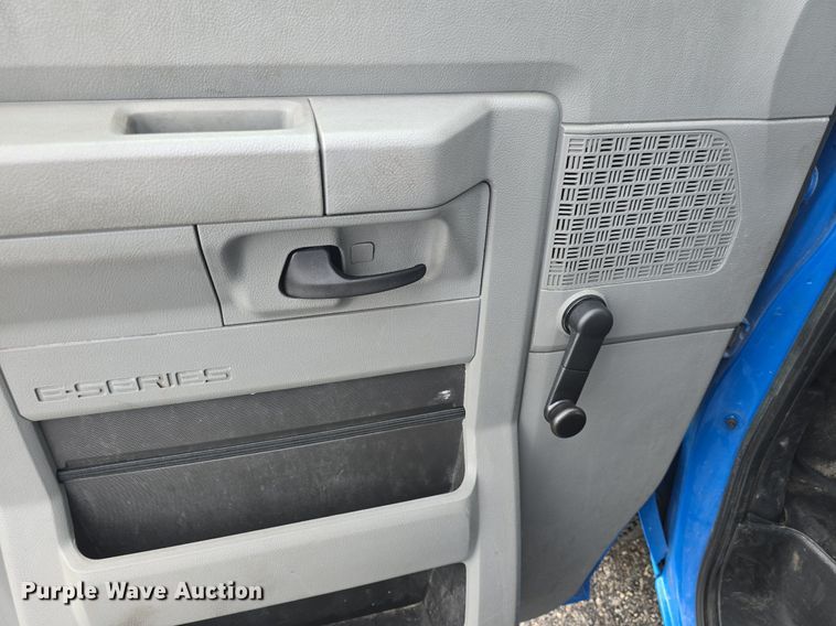 image for item DQ4420 2018 Senator II ST69923C shuttle bus