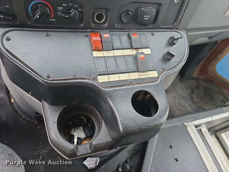 image for item DQ4420 2018 Senator II ST69923C shuttle bus