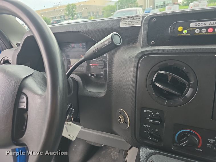 image for item DQ4420 2018 Senator II ST69923C shuttle bus