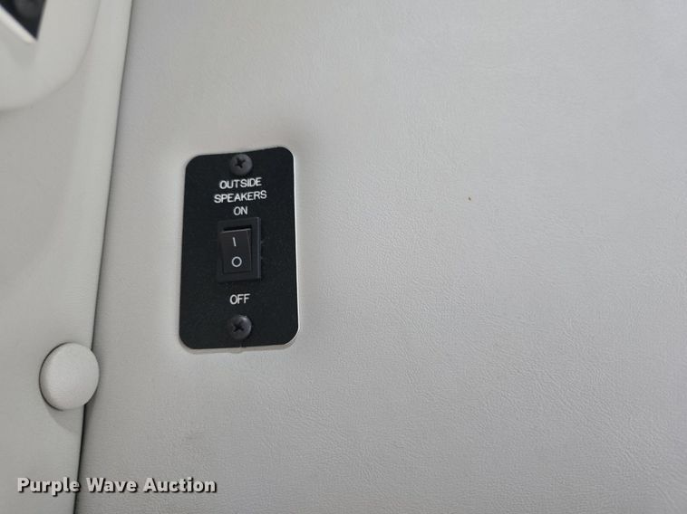 image for item DQ4420 2018 Senator II ST69923C shuttle bus