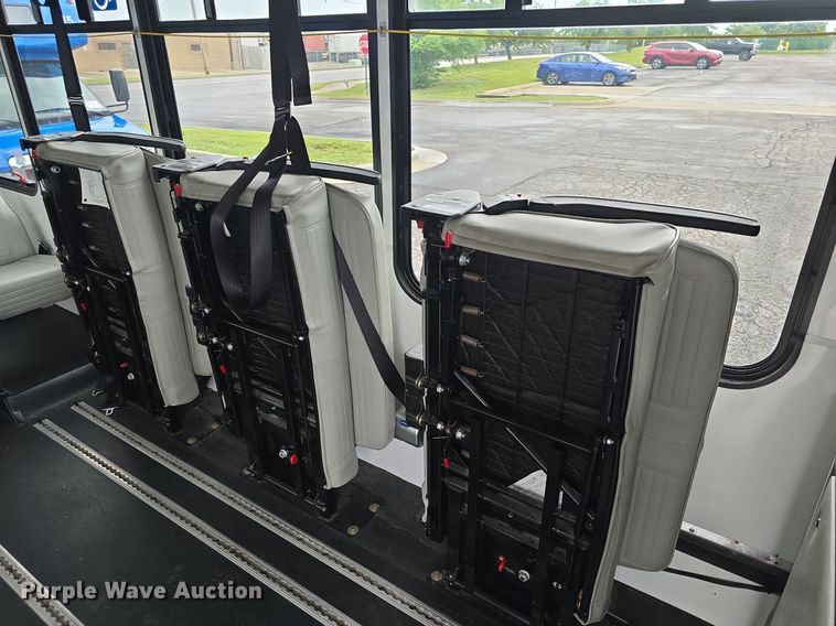 image for item DQ4420 2018 Senator II ST69923C shuttle bus