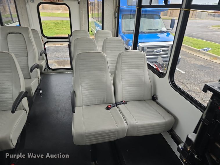 image for item DQ4420 2018 Senator II ST69923C shuttle bus