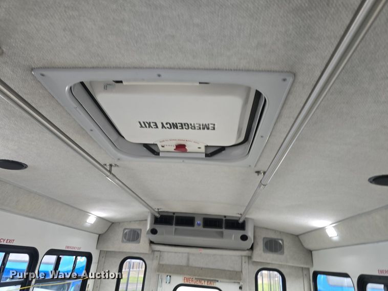 image for item DQ4420 2018 Senator II ST69923C shuttle bus