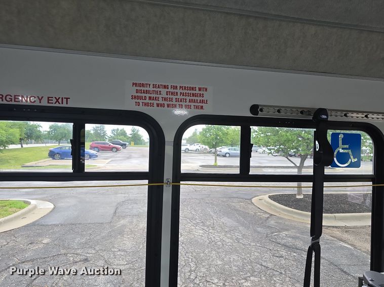 image for item DQ4420 2018 Senator II ST69923C shuttle bus