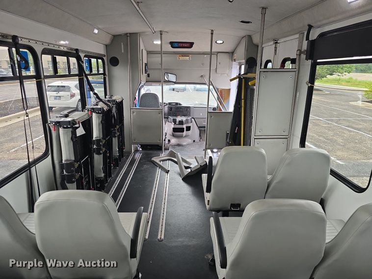 image for item DQ4420 2018 Senator II ST69923C shuttle bus