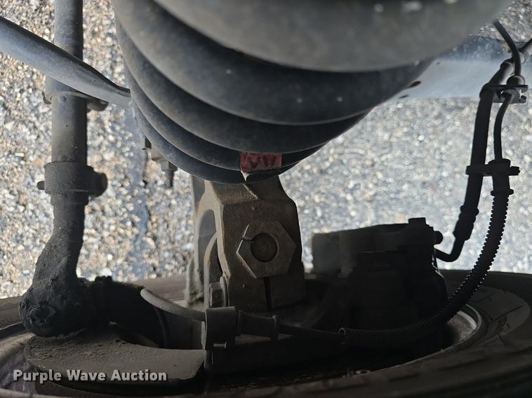 image for item DQ4420 2018 Senator II ST69923C shuttle bus