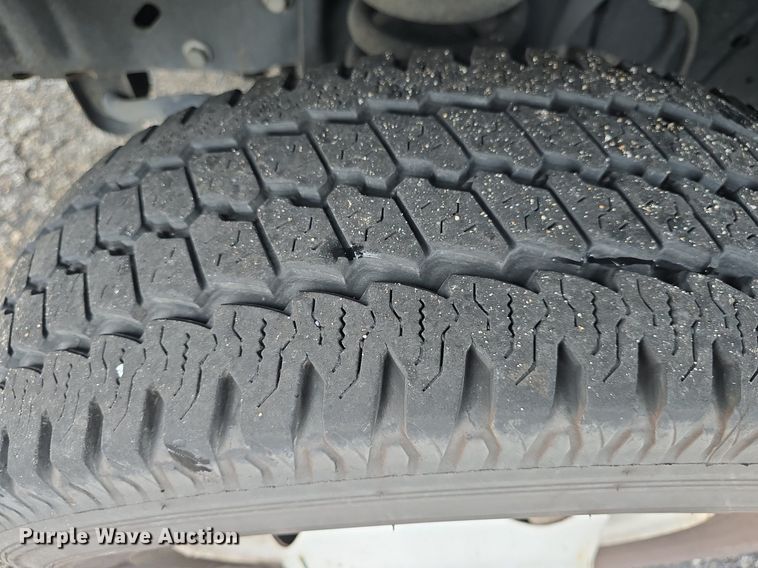 image for item DQ4420 2018 Senator II ST69923C shuttle bus