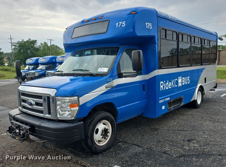 image for item DQ4421 2018 Senator II ST69923C shuttle bus