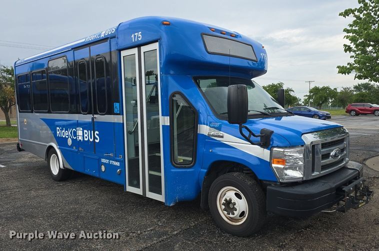 image for item DQ4421 2018 Senator II ST69923C shuttle bus