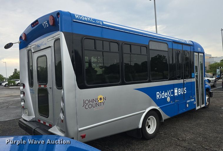 image for item DQ4421 2018 Senator II ST69923C shuttle bus