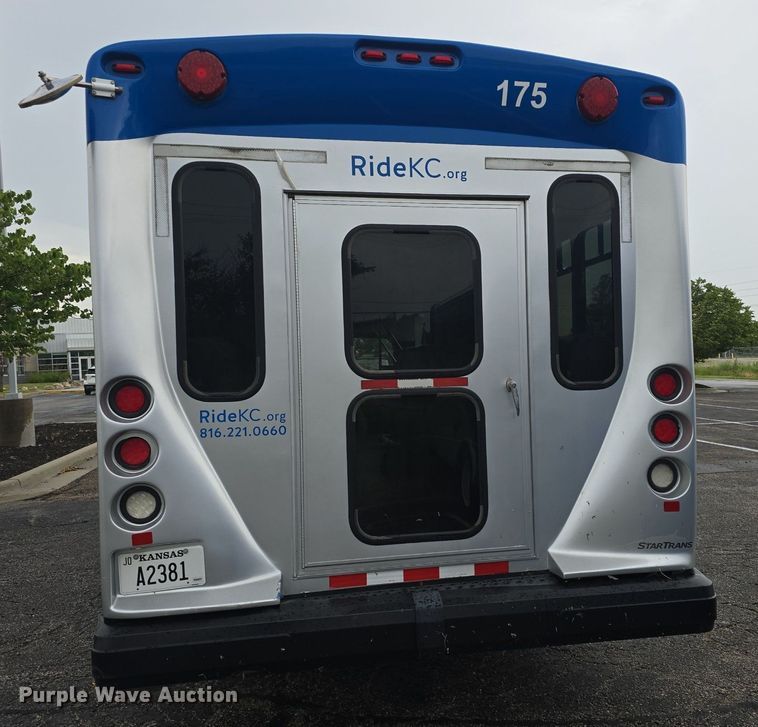 image for item DQ4421 2018 Senator II ST69923C shuttle bus