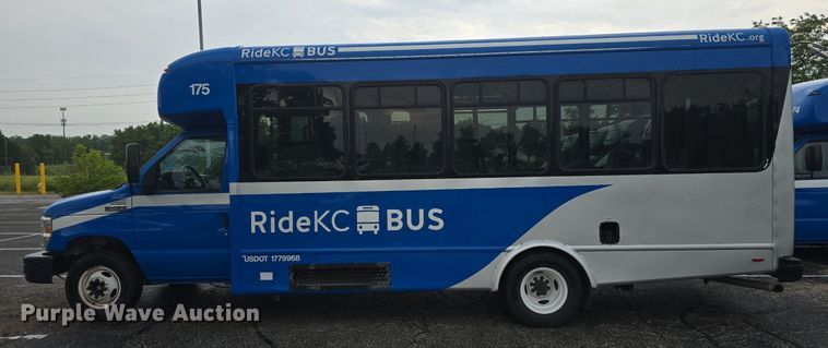 image for item DQ4421 2018 Senator II ST69923C shuttle bus