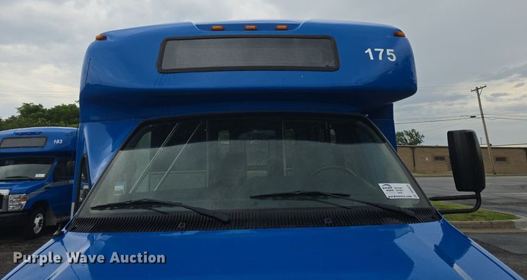 image for item DQ4421 2018 Senator II ST69923C shuttle bus