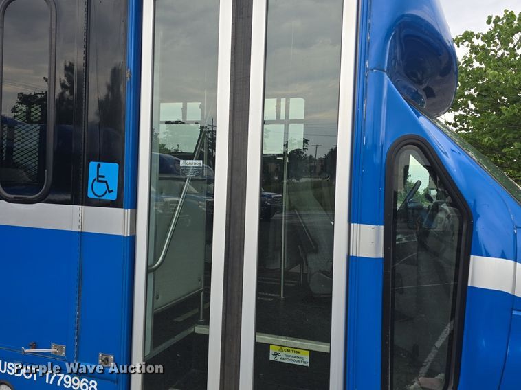 image for item DQ4421 2018 Senator II ST69923C shuttle bus